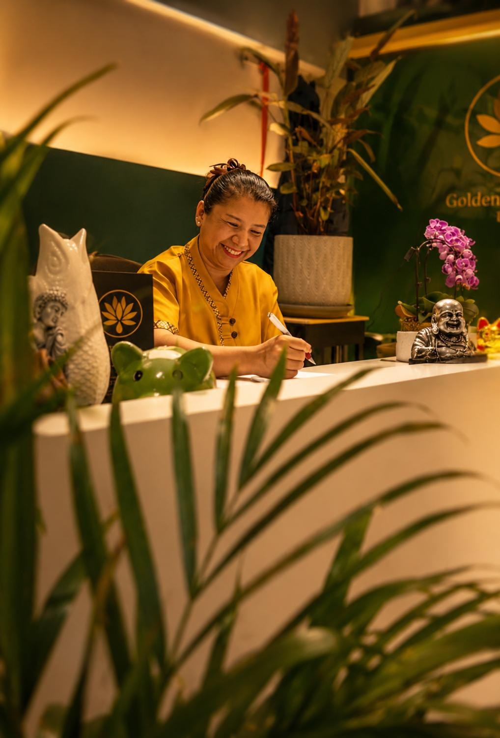 Wanpen Chomsri am Empfang von Golden Spoon Holzkirchen
